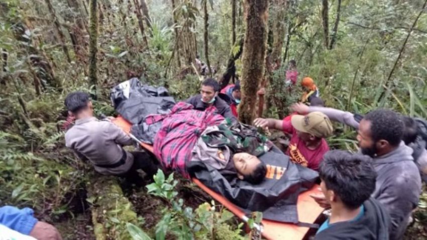 Kondisinya Mengkhawatirkan Bocah 12 Tahun ini Selamat dari Kecelakaan Pesawat di Papua