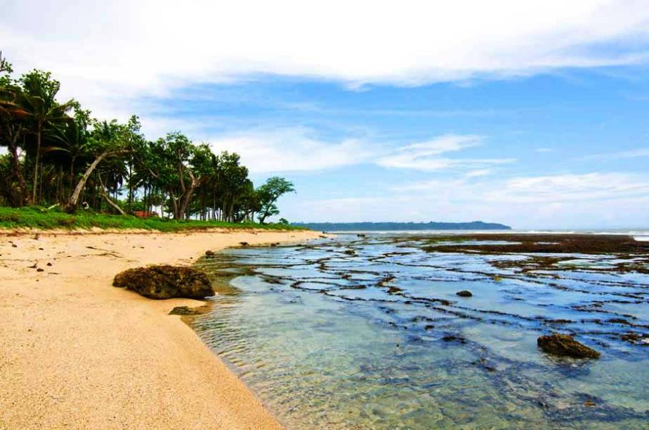 Pikat Wisatawan Ini yang Menjadi Pesona Pantai Karapyak Pangandaran