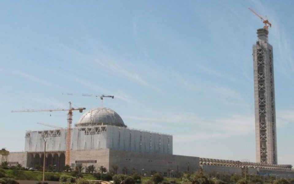 Dibangun dengan Anggaran 29 Triliun Masjid Terbesar Ketiga di Dunia Akan Segera Diresmikan