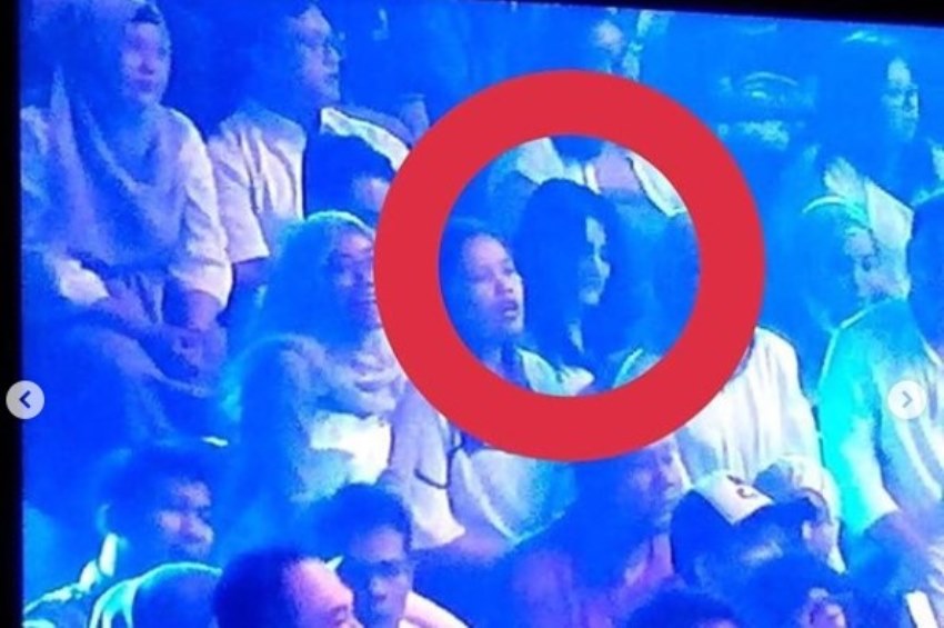 Geger Penampakan Wanita Misterius di Konser Sheila On 7 Ternyata ini Fakta Sebenarnya