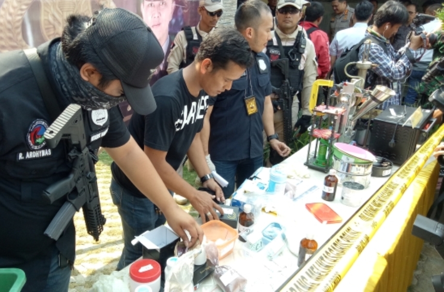 Gerebek Pabrik Narkoba di Bogor Polisi Temukan Ekstasi Jenis Baru yang Berbahaya