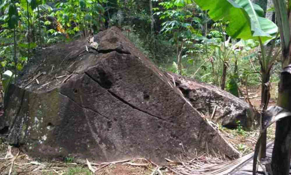 Usilnya Ki Ardayim Penunggu Batu Besar di Ciamis Warga Digantung Terbalik di Pohon Petai
