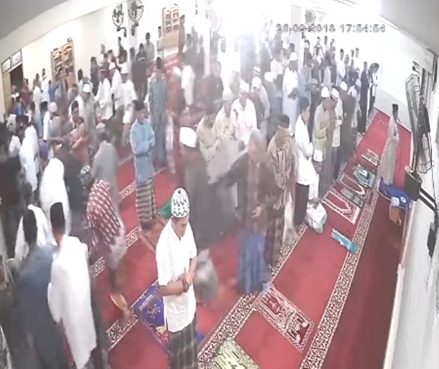 Video Viral Suasana di dalam Mesjid Saat Terjadi Gempa di Palu Jemaah Berhamburan