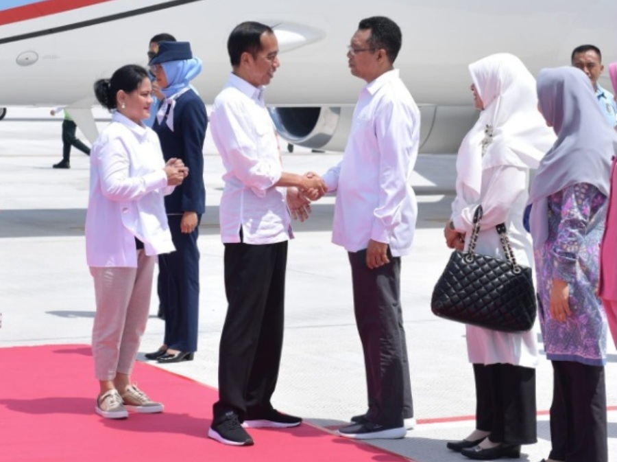 Bertemu Jokowi Gaya Berpakaian Gubernur NTB Zulkieflimansyah Jadi Gunjingan Netizen Malah Fokus ke Ibu Negara