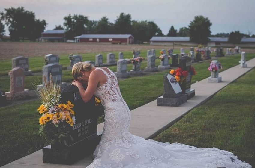 Digelar di Pemakaman Kisah Dibalik Pernikahan Wanita ini Bikin Mewek