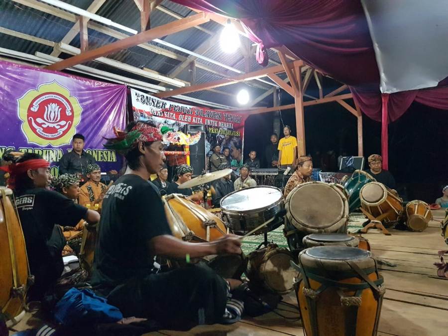 Galang Dana untuk Korban Bencana Alam Sulawesi Tengah Warga Cisontrol Rancah Gelar Pertunjukkan Seni Tradisional