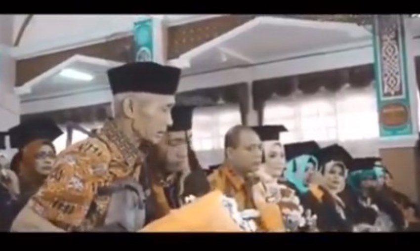 Meski Sedang Sakit Pria ini Tetap Datang ke Wisuda Anaknya Netizen Terharu sampai Banjir Air Mata