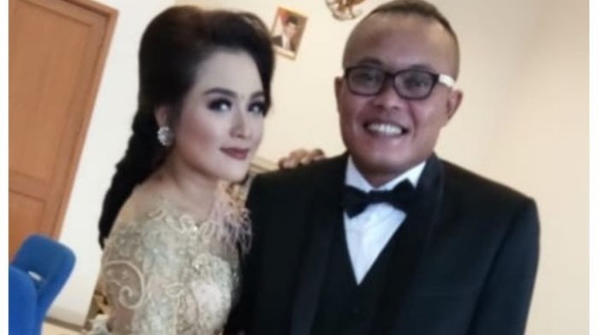 Sule Foto Bareng Sinden Cantik Netizen Sebut Wanita itu Pengganti Lina