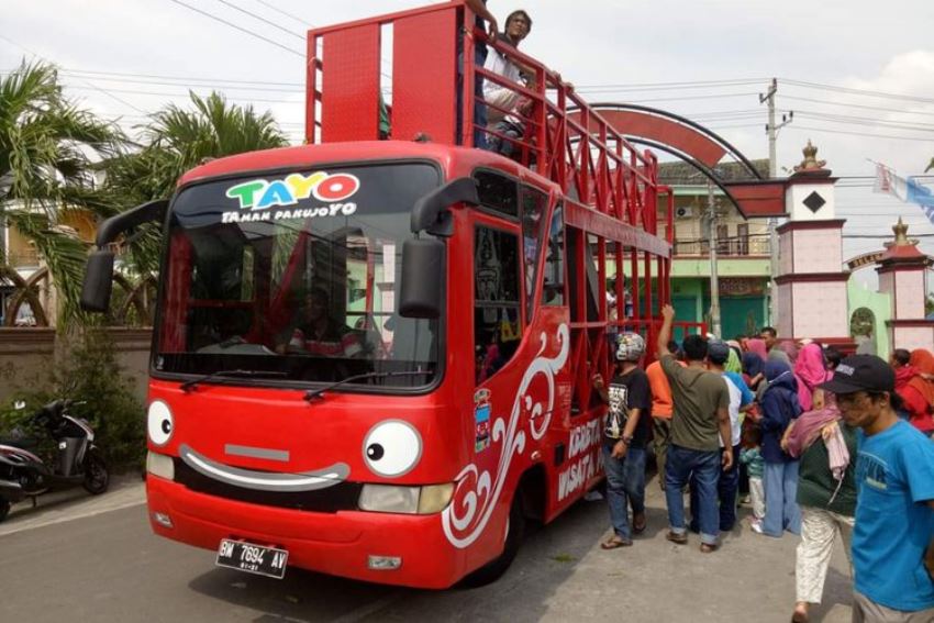 Bukan Lagi dalam Bentuk Animasi Bus Tayo di Sukoharjo ini Viral di Medsos