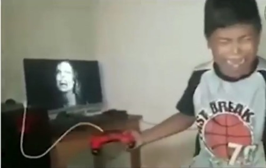 Main Game Horor, Bocah ini Malah Nangis Histeris, Tidak Semudah itu Ferguso! Main Game Horor Bocah ini Malah Nangis Histeris Tidak Semudah itu Ferguso