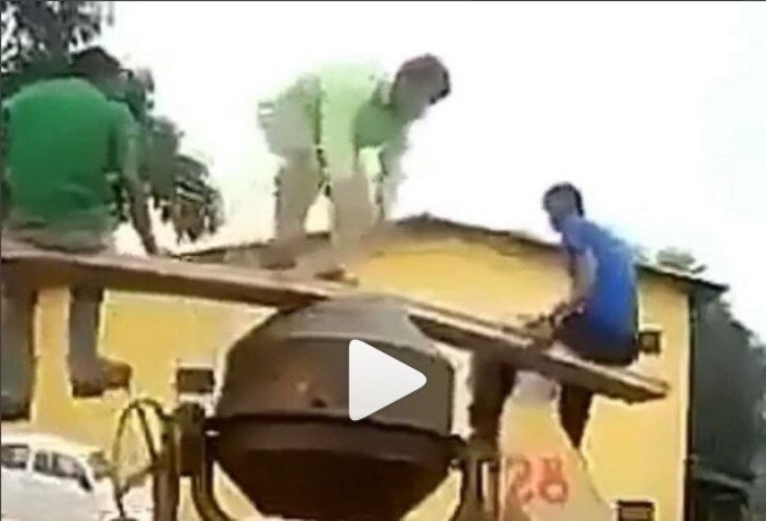 Masa Kecil Kurang Bahagia, Tiga Pria ini Lakukan Hal Kocak dengan Mesin Pengaduk Semen Masa Kecil Kurang Bahagia Tiga Pria ini Lakukan Hal Kocak dengan Mesin Pengaduk Semen