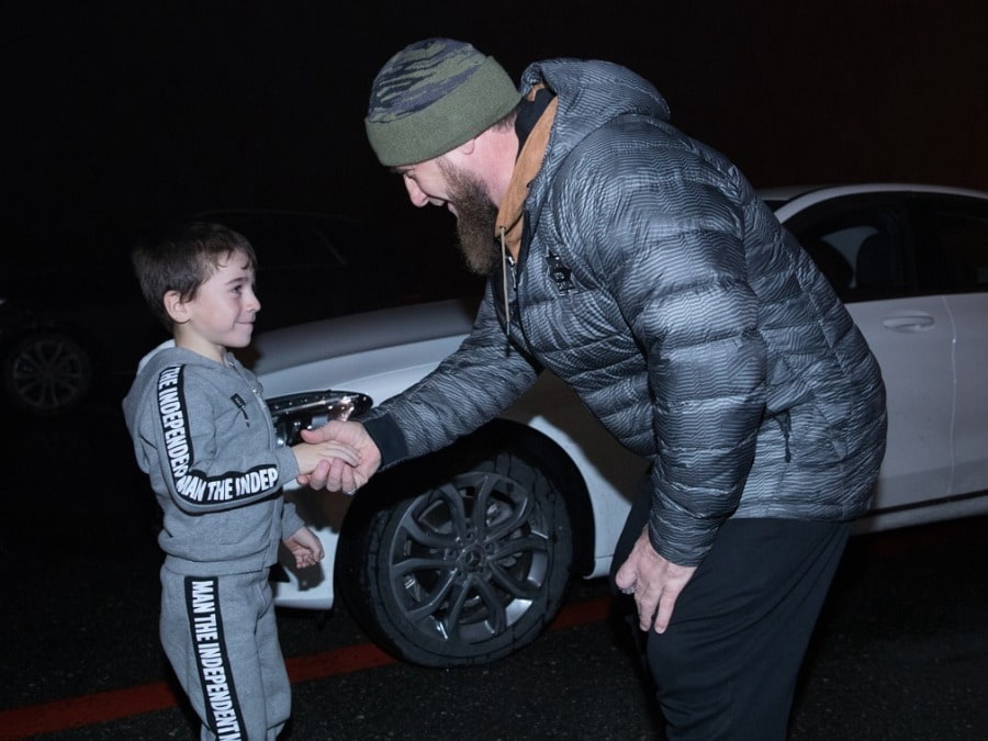 Sanggup Push Up Hampir 5000 Kali Bocah Ini Dihadiahi Ramzan Kadyrov Mobil Mewah