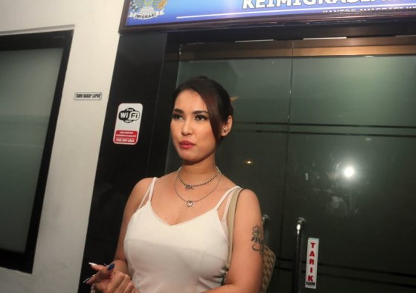 Sempat Disebut ingin Swafoto Ternyata ini Penyebab Maria Ozawa Diperiksa Pihak Imigrasi