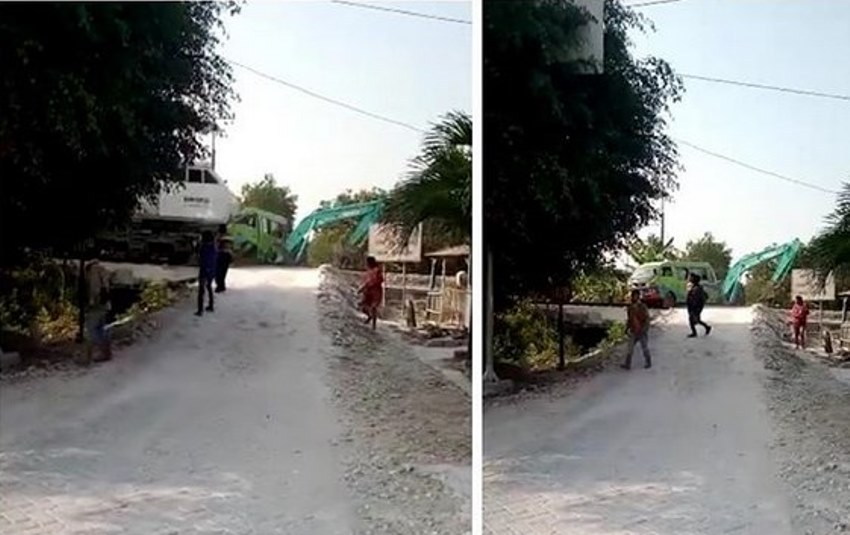 Video Detik-Detik Angkot Tertabrak Kereta Api, Bodi Mobil Sampai Beterbangan Video Detik Detik Angkot Tertabrak Kereta Api Bodi Mobil Sampai Beterbangan