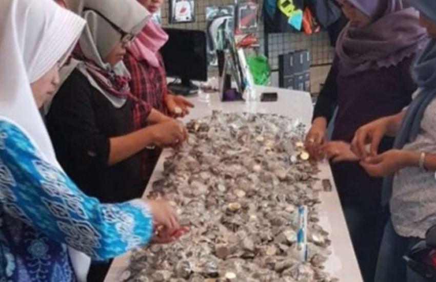Viral Penjual Keripik di Jawa Timur Beli Motor Ninja Pakai Uang Koin