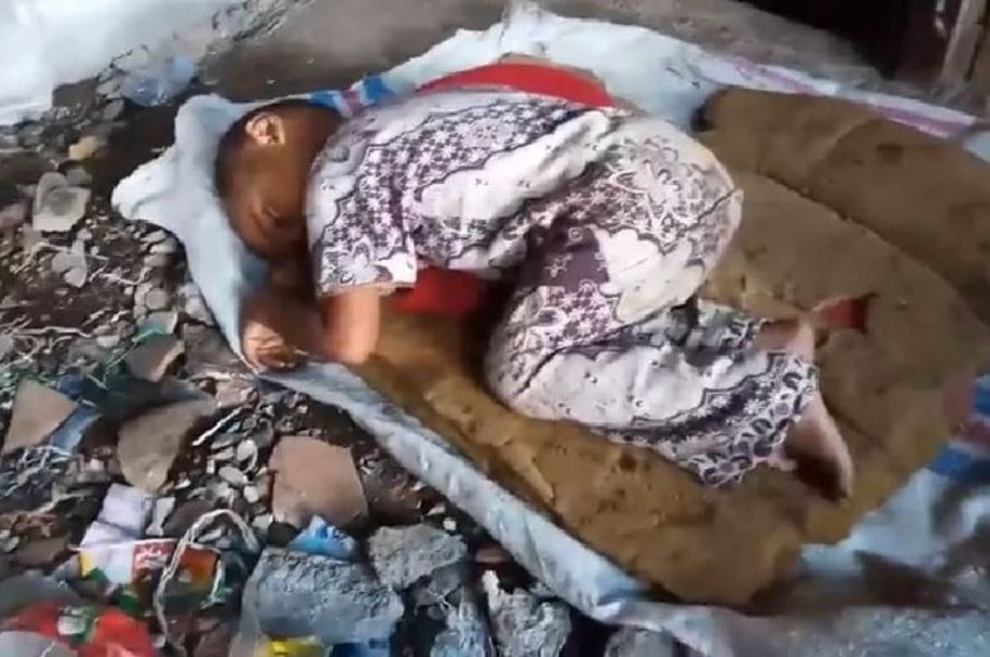 Ditinggalkan Kedua Orangtuanya Bripka Seladi Bagikan Video Menyayat Hati Anak Tidur Beralas Kardus di TPS