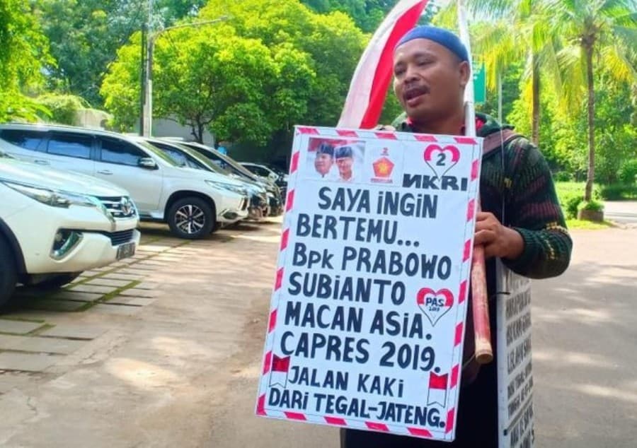 Ingin Prabowo Subianto Jadi Presiden Rahman Jalan Kaki 20 Hari dari Tegal ke Jakarta