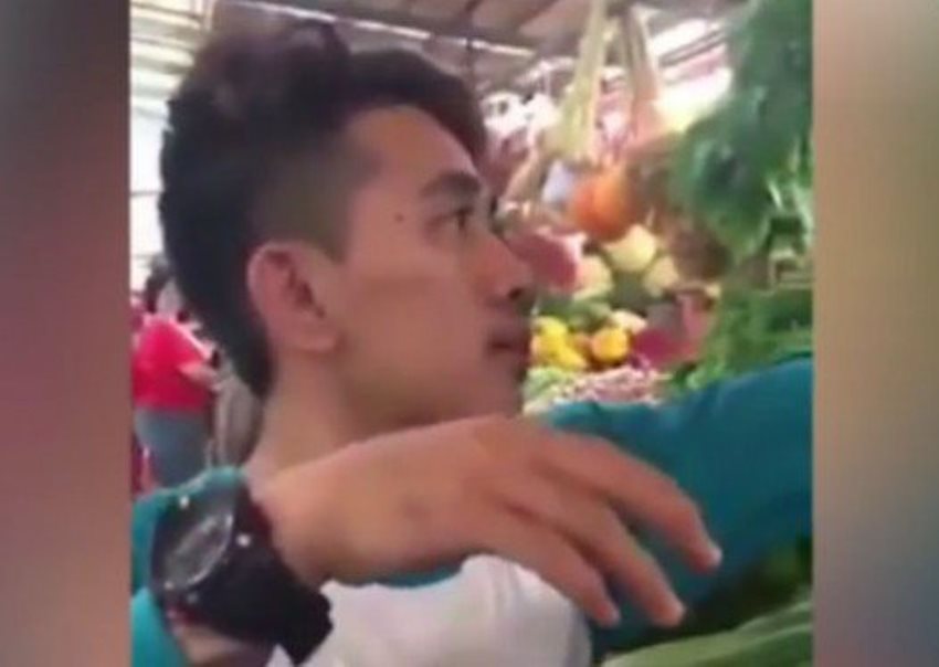 Pakai Bahasa Inggris, Cara Tukang Sayur ini Hitung Belanjaan Buat Netter Terpukau Pakai Bahasa Inggris Cara Tukang Sayur ini Hitung Belanjaan Buat Netter Terpukau