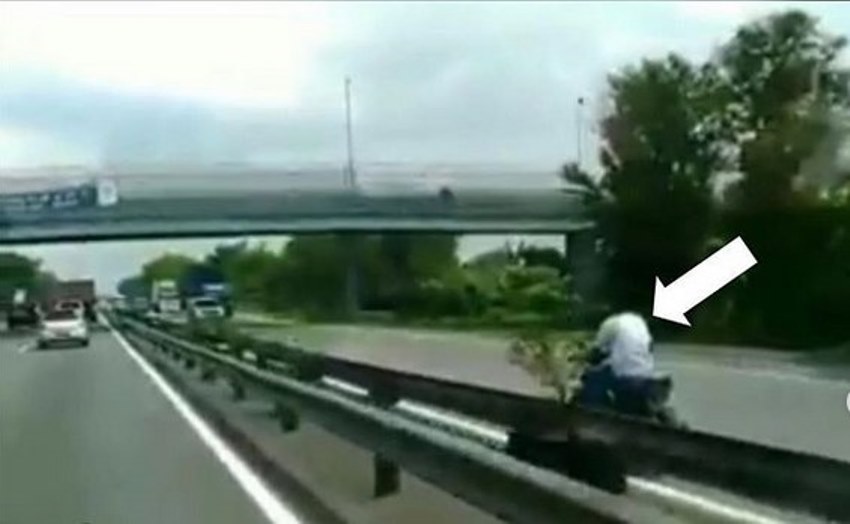 Viral Video Pengendara Motor Lawan Arus Tak Pakai Helm Diduga di Tol Surabaya Sidoarjo
