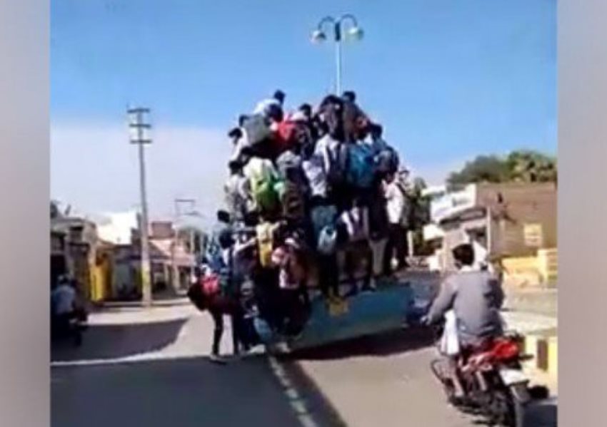 Demi Tak Terlambat Ikut Ujian, Para Pelajar ini Sampai Nekat Pertaruhkan Nyawa Demi Tak Terlambat Ikut Ujian Para Pelajar ini Sampai Nekat Pertaruhkan Nyawa