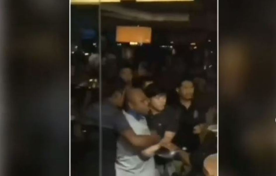 Disebut dari Papua Video Viral Pria Diduga Bupati Ngamuk di Kafe Hotel Viral