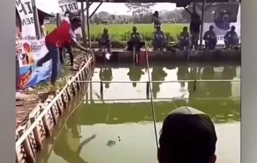 Hendak Membuka Acara Kompetisi Memancing, Pria ini Alami Kejadian Tak Terduga Hendak Membuka Acara Kompetisi Memancing Pria ini Alami Kejadian Tak Terduga