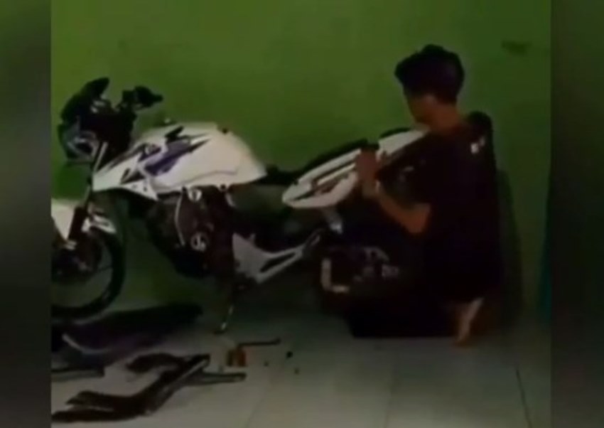 Lupa Waktu Belajar Hingga Jarang Pulang Setelah Dibelikan Motor Aksi Emak Emak Marahi Anaknya ini Viral