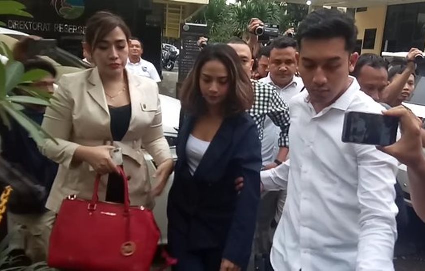 Resmi Dijadikan Tersangka Kasus Prostitusi Online Vanessa Angel Ditahan