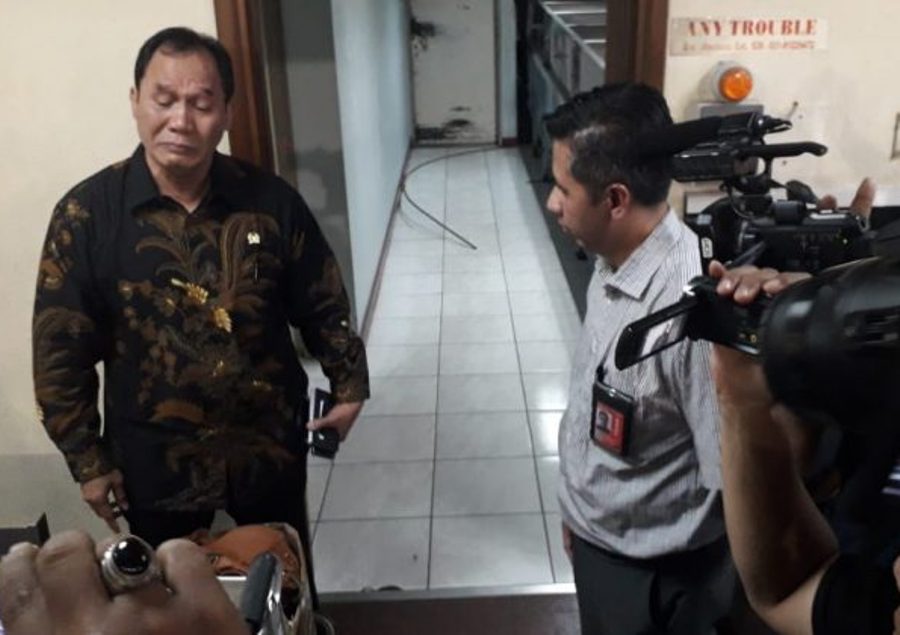 Sidak di Bandara Juanda, Anggota DPR RI Bambang Haryo Menangis Gegara Bagasi Penumpang, Videonya Viral Sidak di Bandara Juanda Anggota DPR RI Bambang Haryo Menangis Gegara Bagasi Penumpang Videonya Viral
