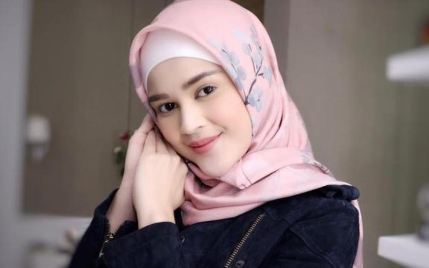 Tampil Beda Cut Meyriska Putuskan untuk Berhijab