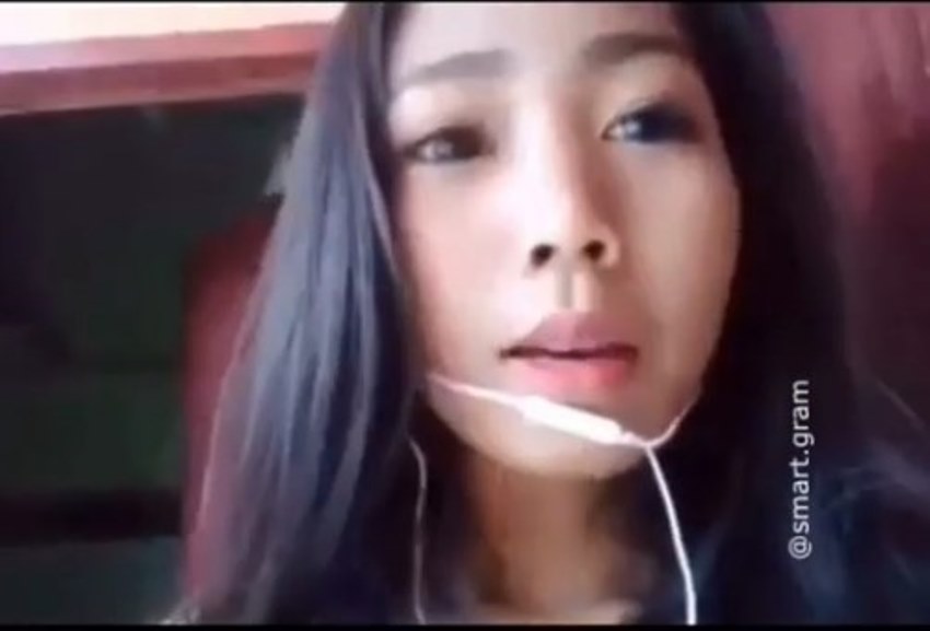 Berlagak Jadi Reporter Cuaca, Kalimat yang Diucapkan Wanita ini Bikin Ngakak Berlagak Jadi Reporter Cuaca Kalimat yang Diucapkan Wanita ini Bikin Ngakak