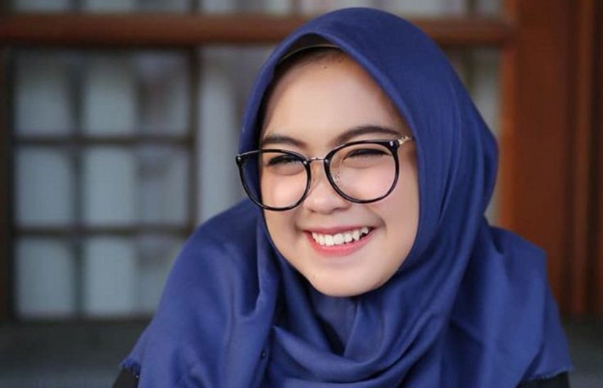 Buat di Makam Almarhum Olga Syahputra Aksi Ria Ricis Tuai Kecaman