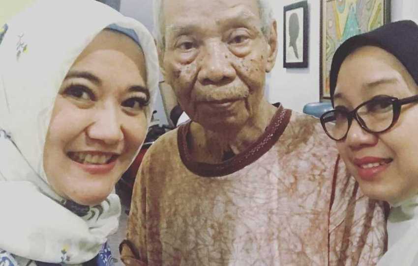 Komedian Senior Nana Krip Meninggal Dunia Jenazah Ditumpuk Tiga di Liang Lahat