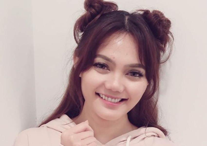 Pamer Cincin di Jari Manis Rina Nose Benarkan Sudah Tunangan