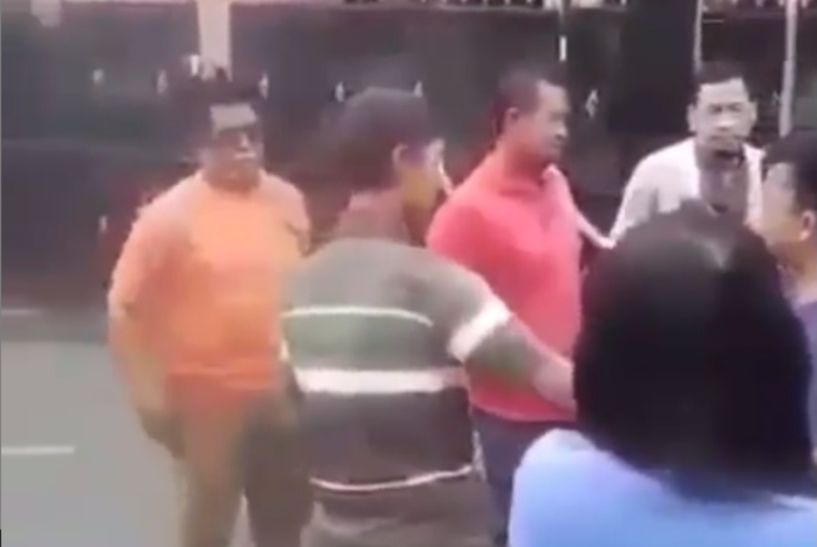 Viral Video Warga Adu Mulut Gara-Gara Masakan Daging B2, Begini Tanggapan Netizen Viral Video Warga Adu Mulut Gara Gara Masakan Daging B2Begini Tanggapan Netizen