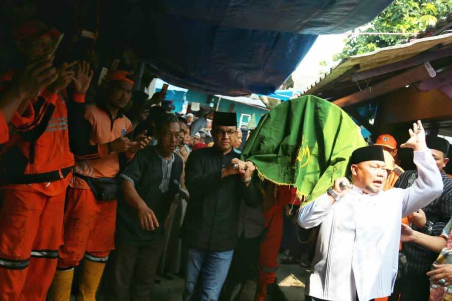 Ikut Tandu Keranda Jenazah Penyapu Jalan Korban Tabrak Lari Anies Baswedan Sewot dengan Orang ini