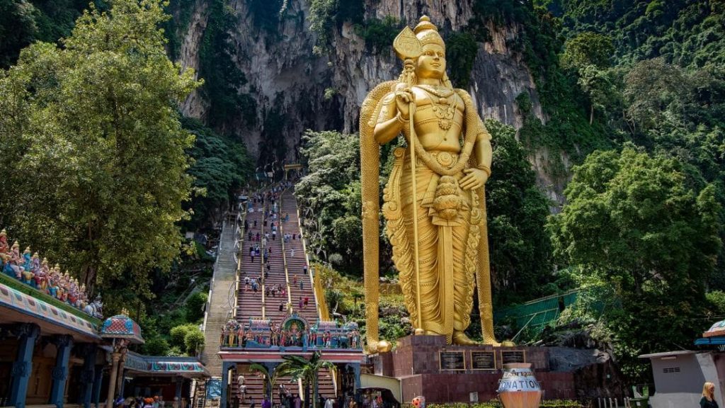 Mengunjungi Batu Caves Temple Malaysia dan Patung Dewa Murugan