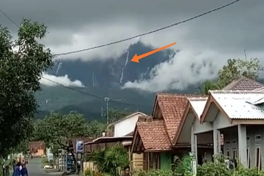 Penampakan Air Terjun Mengalir Deras di Gunung Galunggung Bikin Geger Berbahaya Ini Kata Ahli