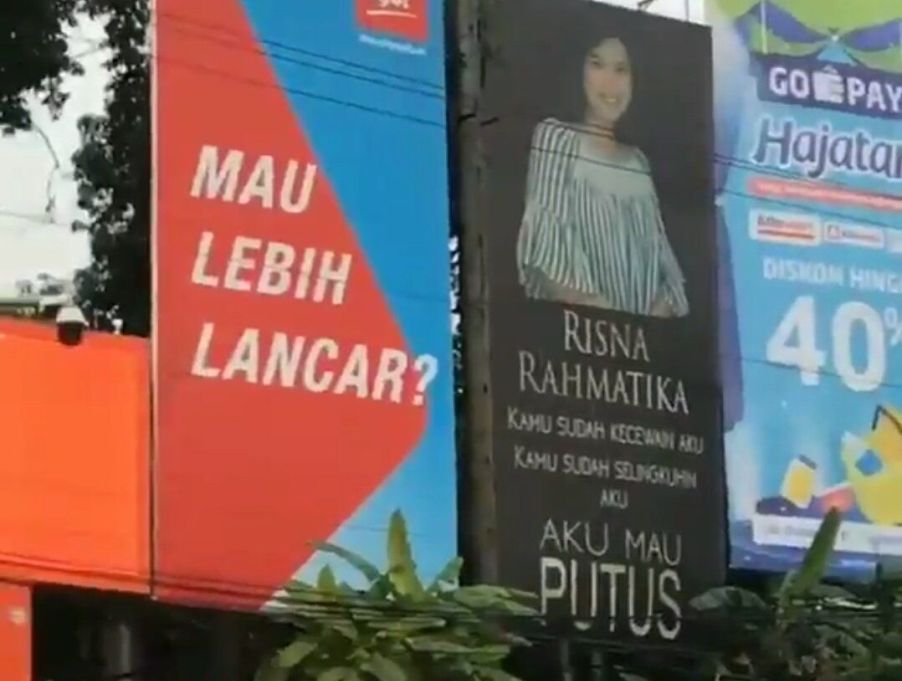 Ter-SAVAGE! Pria ini Pasang Baliho Minta Putus karena Diselingkuhin Pacar Ter SAVAGE Pria ini Pasang Baliho Minta Putus karena Diselingkuhin Pacar
