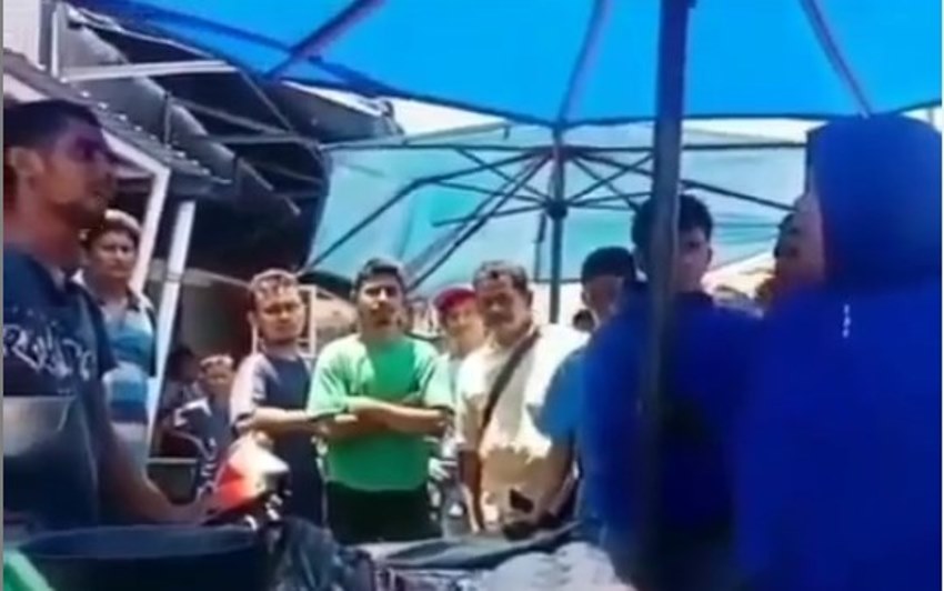 Beli Ayam 1,3 Kg, Saat di Timbang di Rumah Hanya 8 Ons, Ibu ini Ngamuk ke Pedagang Beli Ayam 13 Kg Saat di Timbang di Rumah Hanya 8 Ons Ibu ini Ngamuk ke Pedagang