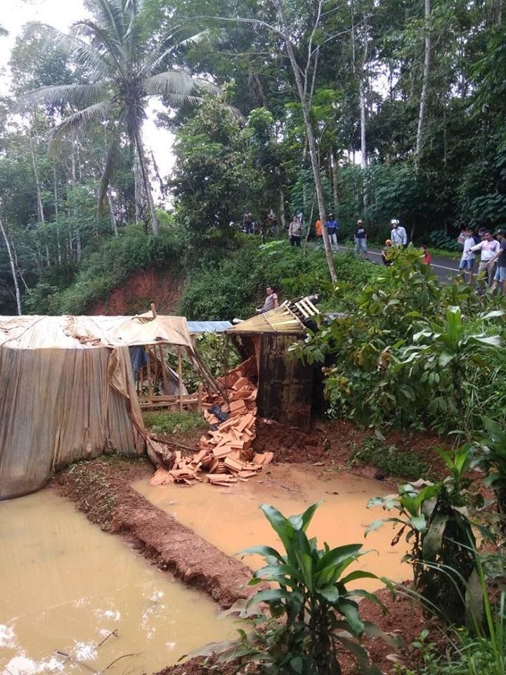 Kecelakaan Truk di Langkap Haji