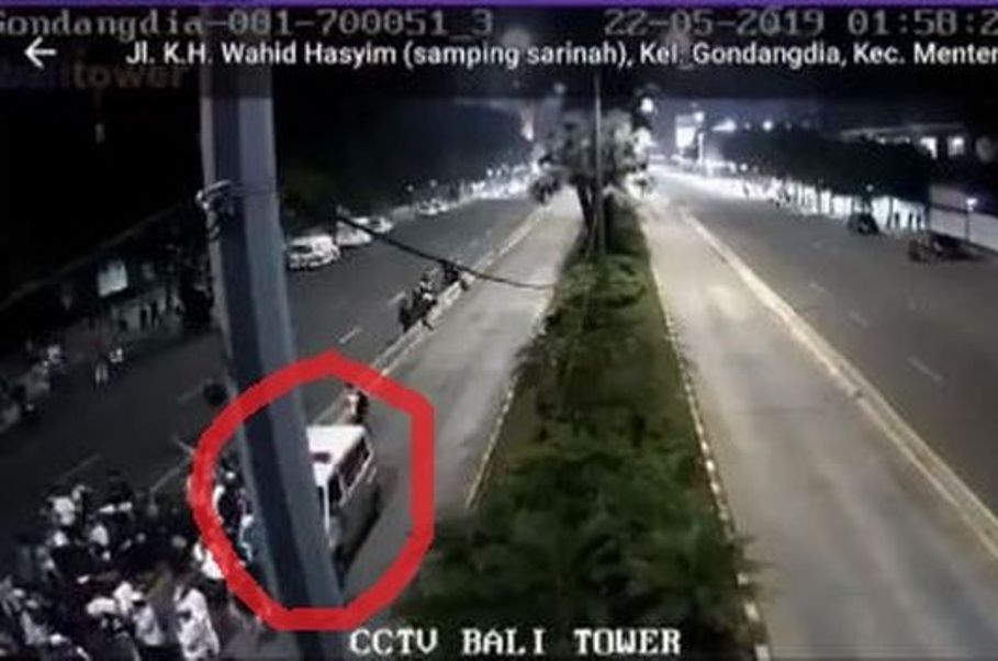 Beredar Rekaman CCTV Perlihatkan Ambulans Berlogo Partai Turunkan Massa Sebelum Kerusuhan 22 Mei
