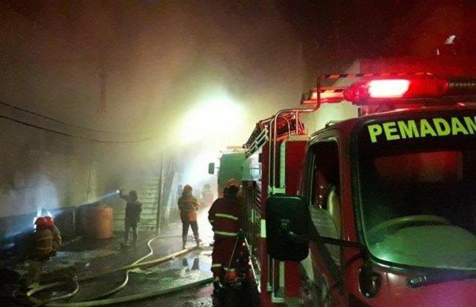 Pasar Kosambi Kebakaran 178 Lapak Meja 35 Kios Hangus Dilalap Api