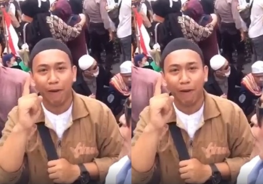 Teriakan Takbir dan Bersumpah Atas Nama Tuhan Pria Ini Siap Penggal Kepala Jokowi Videonya Viral