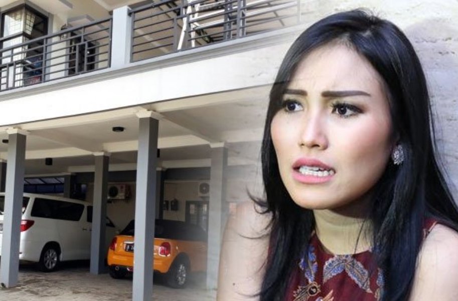 Rumah Ayu Ting Ting Diteror Dilempari Pembalut dan Celana Dalam Bekas