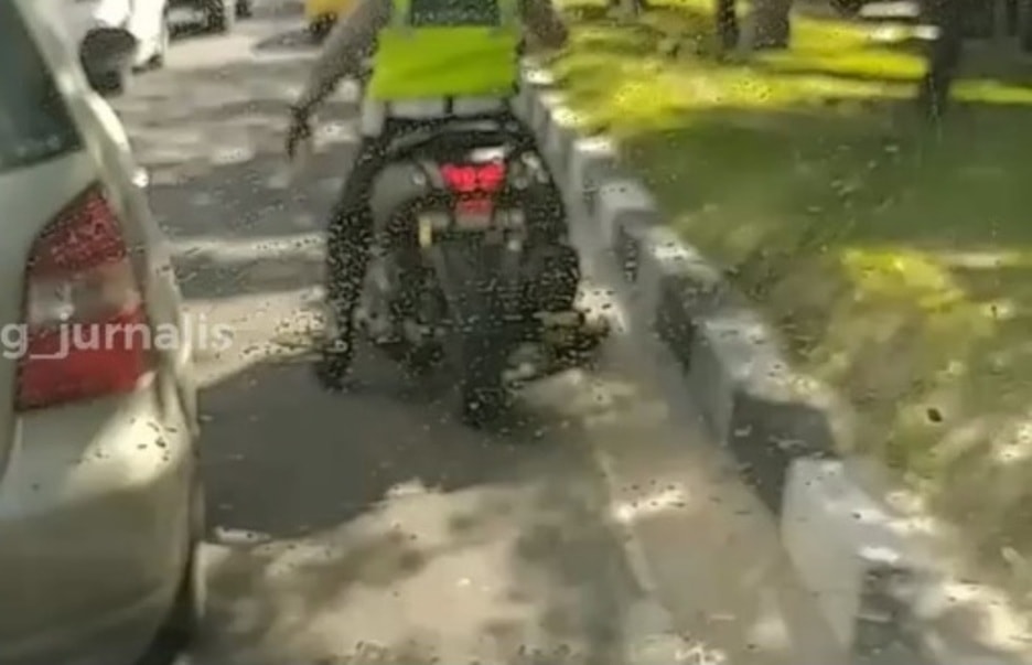 Viral Aksi Polantas Tembus Kemacetan Antarkan Wanita Hamil yang Hendak Melahirkan