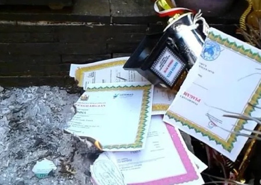 Viral Bocah SD dengan Segudang Prestasi di Pekalongan Bakar Piala dan Piagam Ini Pengakuan Orangtua