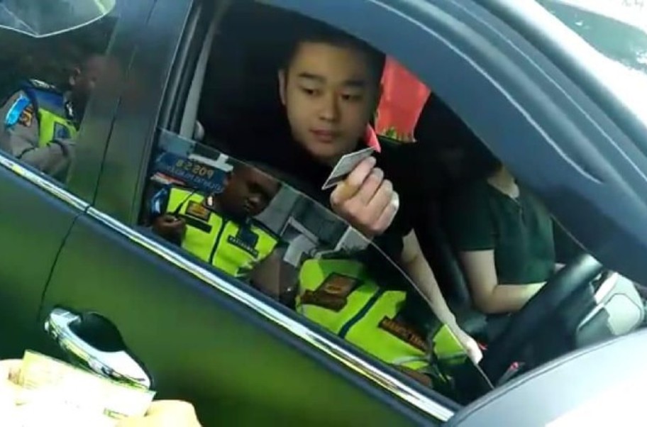 Viral Pelajar Kemudikan Fortuner Berplat Dinas Polri Ugal Ugalan Siapa Orangnya