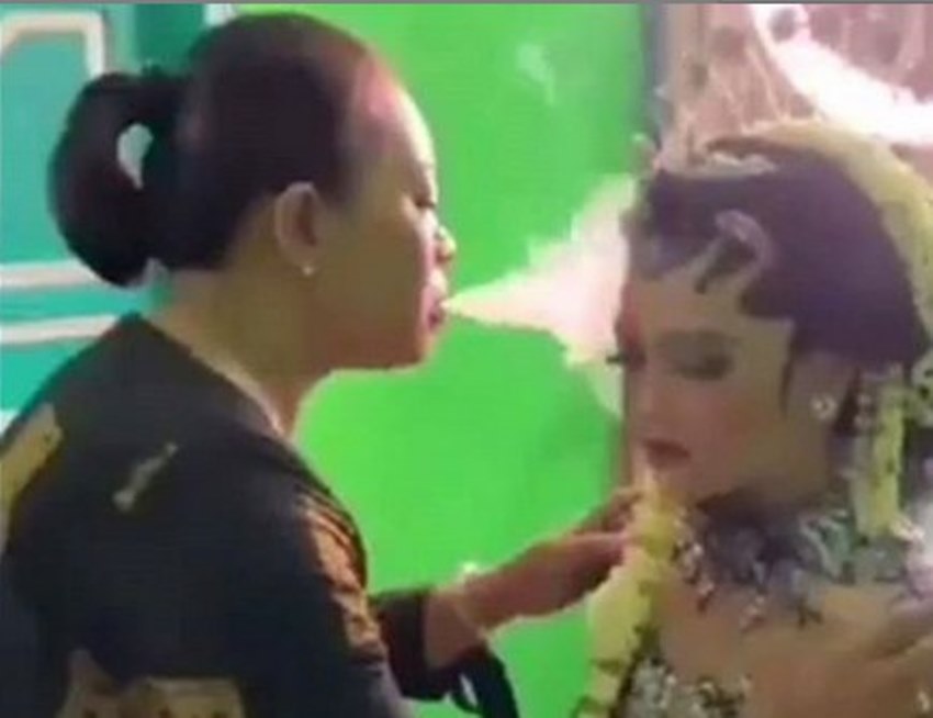 Viral Video Perias Sembur Asap Rokok ke Wajah Pengantin Wanita itu Tradisi Kuno