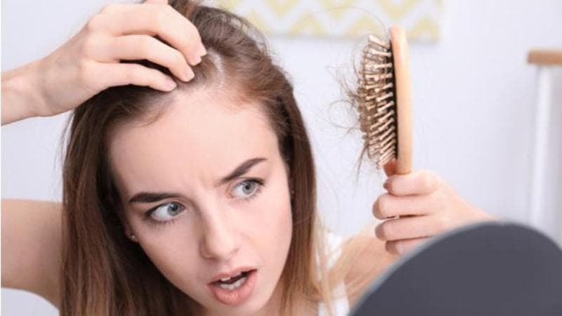 6 Tips Ampuh Mengatasi Rambut Rontok dengan Bahan Alami min